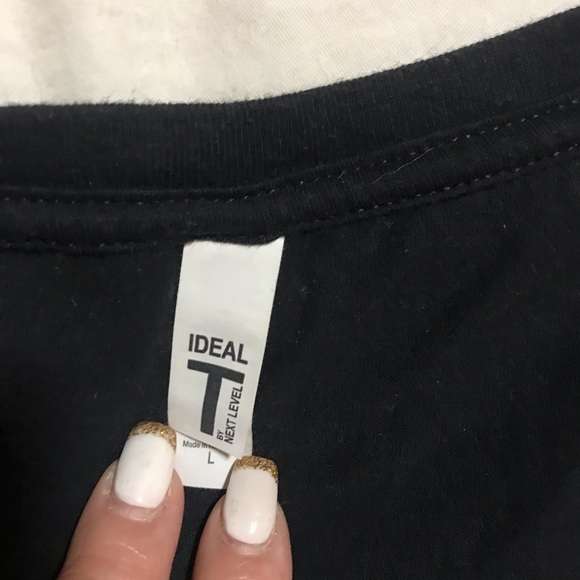 Tee size large fitted - Picture 3 of 3